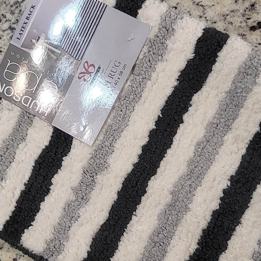 Hudson Spa Collection Bath Rug, NWT
